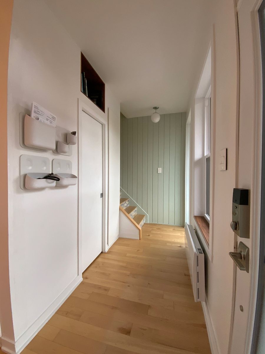 Pasillo interior de un proyecto de tipo Ampliaciones del hogar cerca de Montreal (Gran Montreal) por psb Inc.