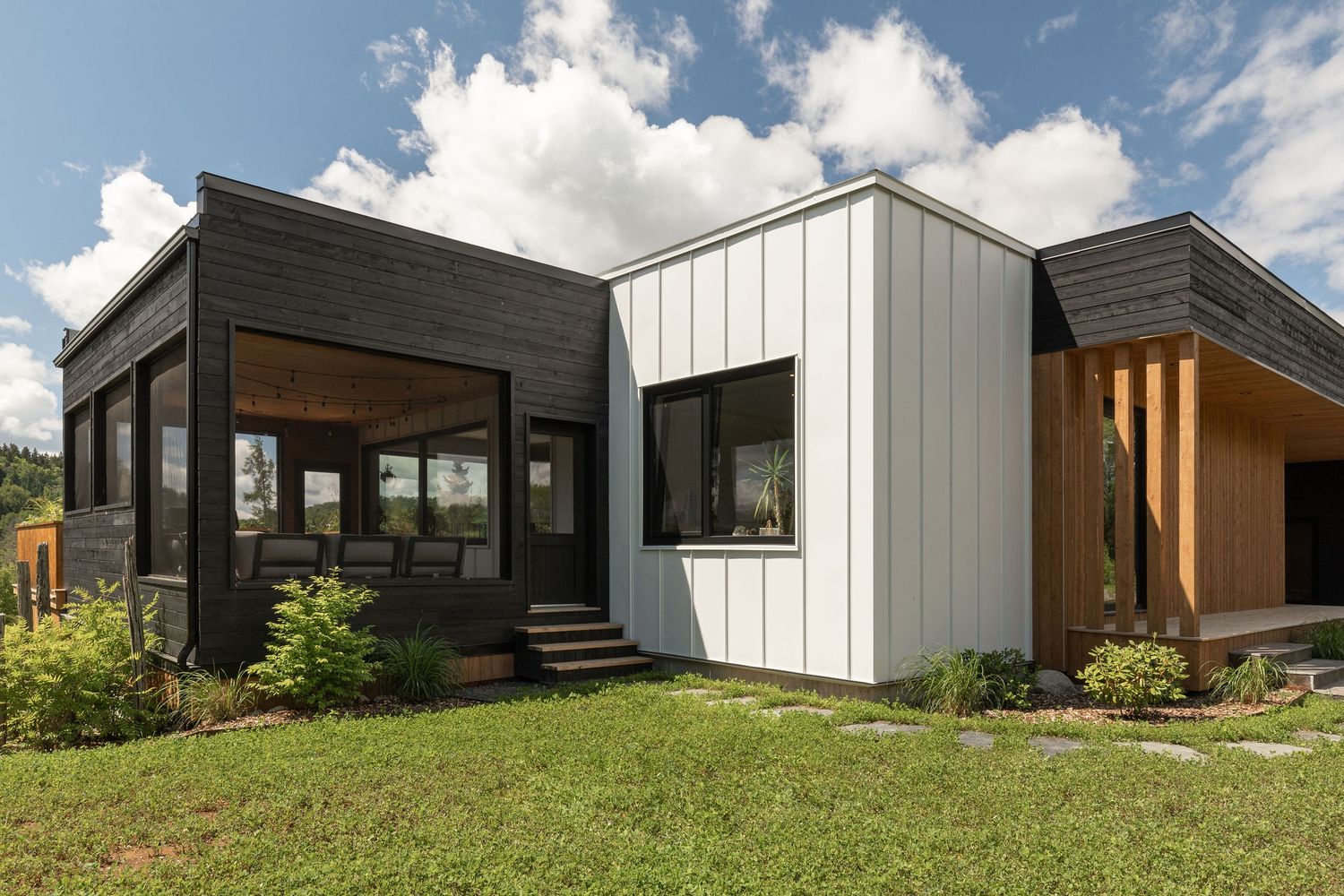 Façade avant d'un projet de Maisons unifamiliales près de Saint-Jérôme/Blainville (Laurentides) de Toundra construction