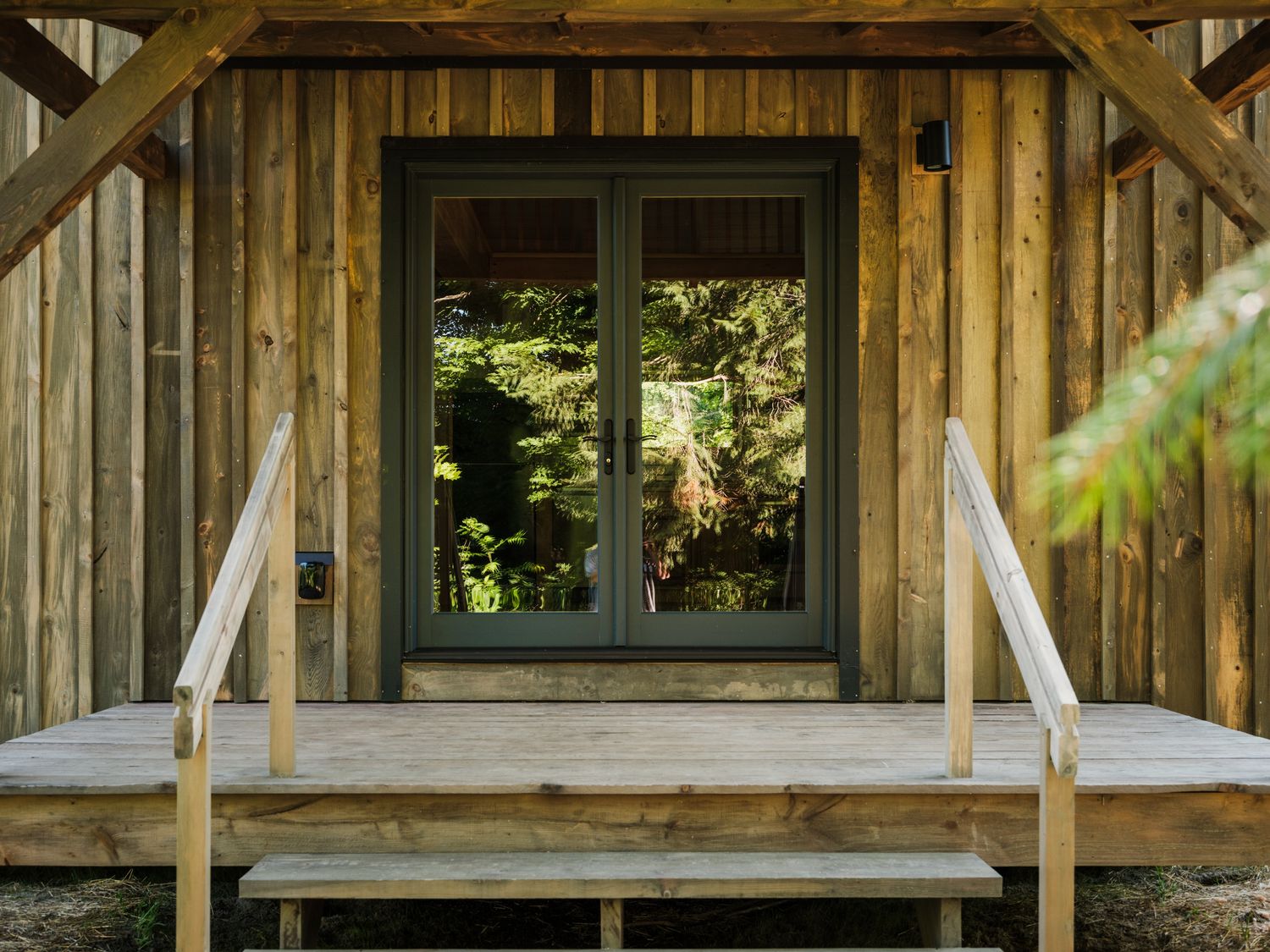 Porche et entrée d'un projet de Unités d'habitation accessoires (UHA) près de Burlington de New Frameworks