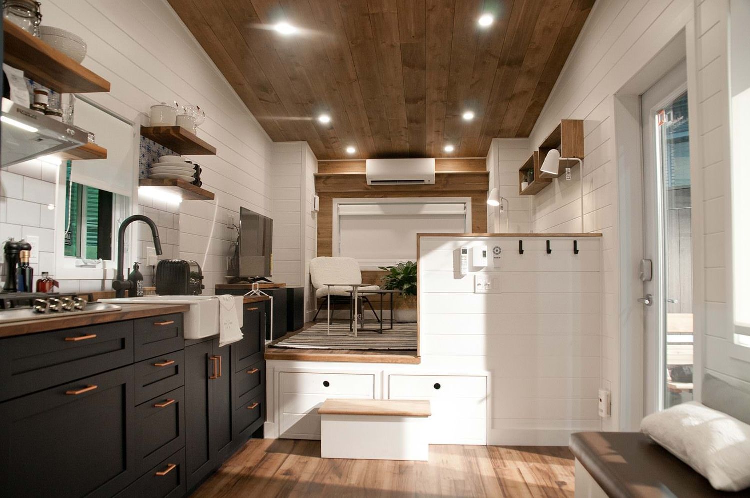 Kitchen from a Tiny Houses project near Los Angeles - Long Beach - Anaheim by Minimaliste Inc.
