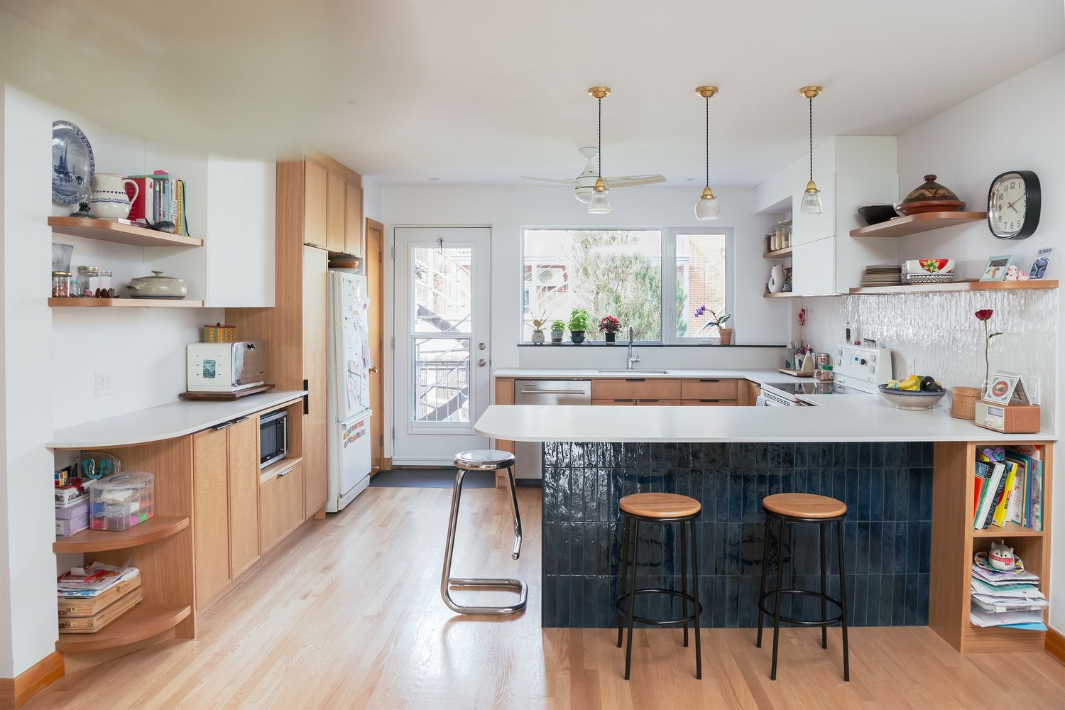 Cuisine d'un projet de Condos et logements près de Montréal/Laval/Longueuil (Grand Montréal) de À l' Aube - Designer & cuisiniste