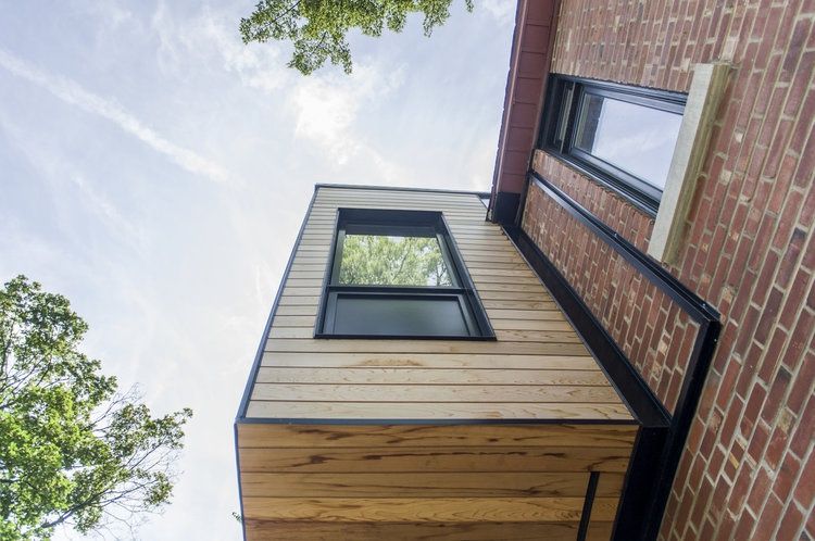 Finition extérieur d'un projet de Agrandissements de maison près de Montréal/Laval/Longueuil (Grand Montréal) de Rose Architecture