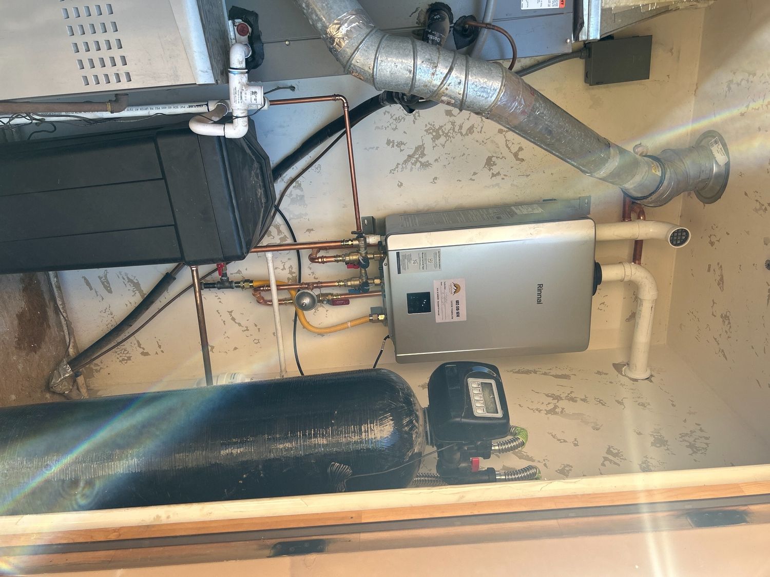 Salle mécanique d'un projet de Chauffe-eau électrique près de Phoenix de Capstone Plumbing