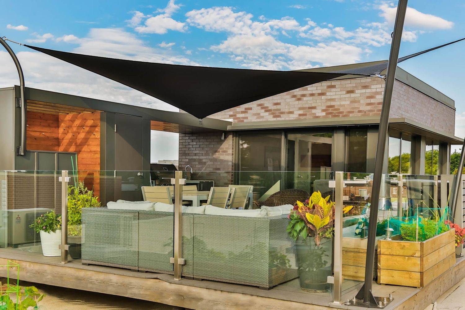 Rooftop Terrace from a Second Floor Additions project near Montreal (Greater Montreal) by Atelier Tautem
