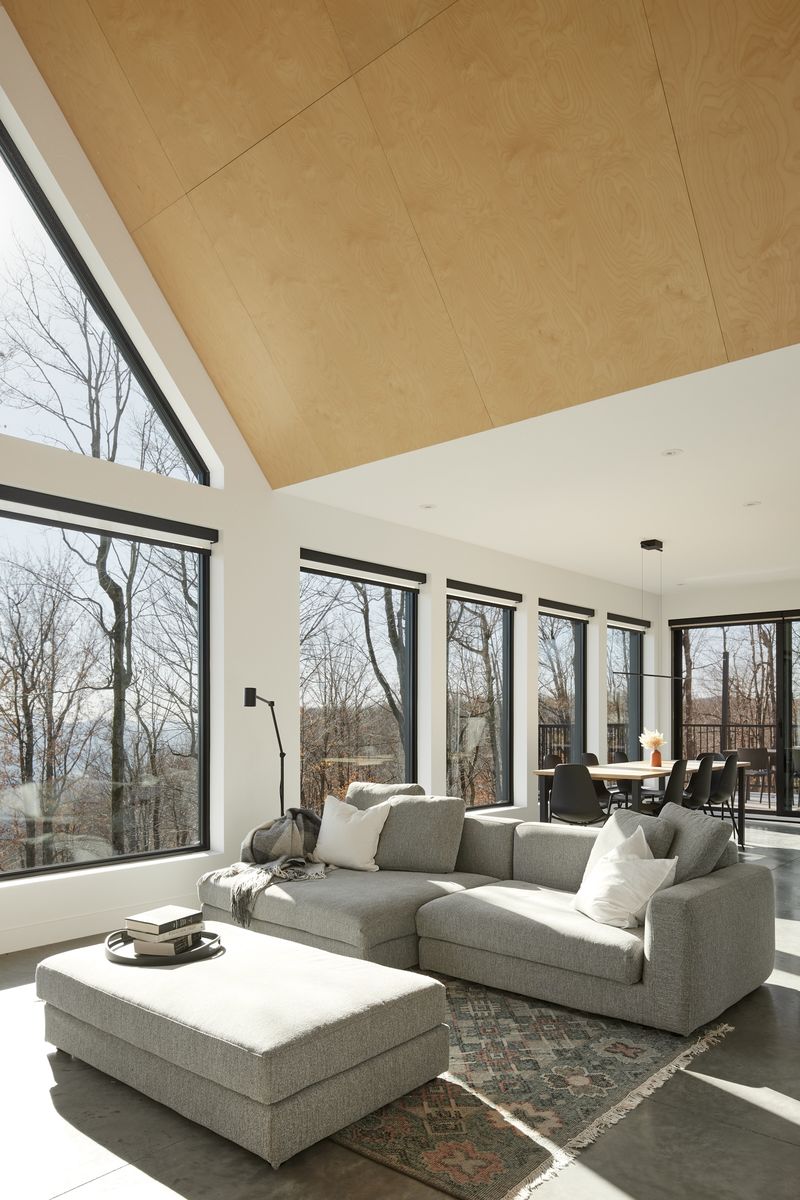 Salon d'un projet de Maisons unifamiliales près de Granby/Bromont/Cowansville (Estrie) de Écorce architecture écologique
