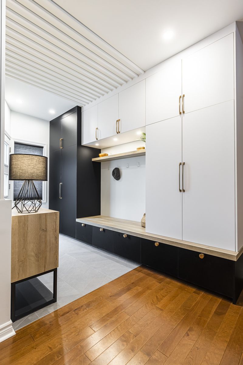 Vestíbulo de entrada de un proyecto de tipo Viviendas unifamiliares cerca de Montreal (Gran Montreal) por Mara Design