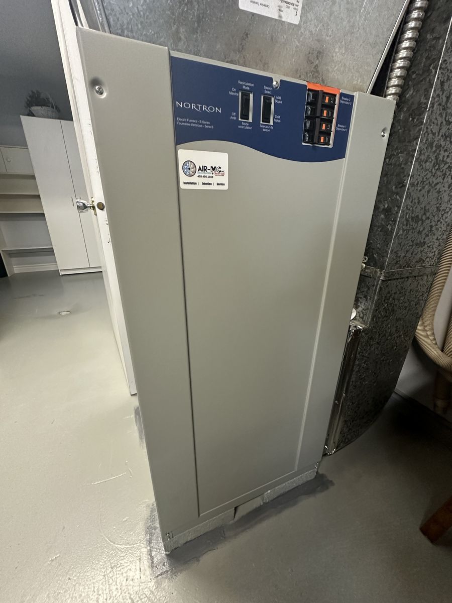Building mechanicals from a Heat pumps project near Quebec City - Levis by AIR-MC Climatisation & Chauffage Inc.