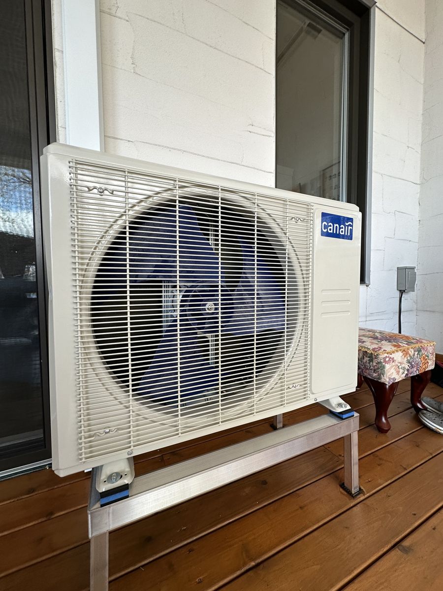Building mechanicals from a Heat pumps project near Quebec City - Levis by AIR-MC Climatisation & Chauffage Inc.