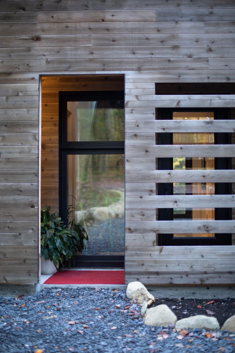 Exterior Finishes from a Single family homes project near Sherbrooke (Estrie) by UrbanEco Construction