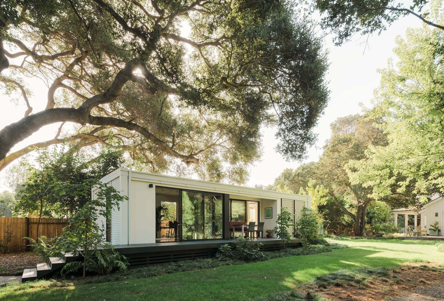 Façade avant d'un projet de Unités d'habitation accessoires (UHA) près de San Francisco Bay de Connect Homes