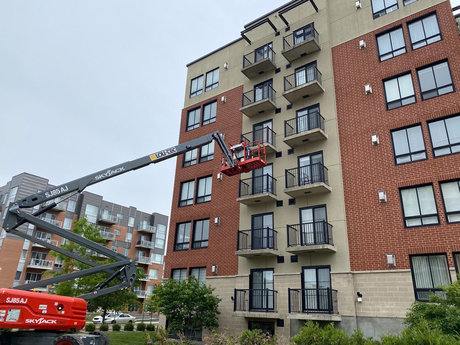 Construcción de exteriores de casas de un proyecto de tipo Calafateo cerca de Montreal (Gran Montreal) por Calfeutrage Metropole inc