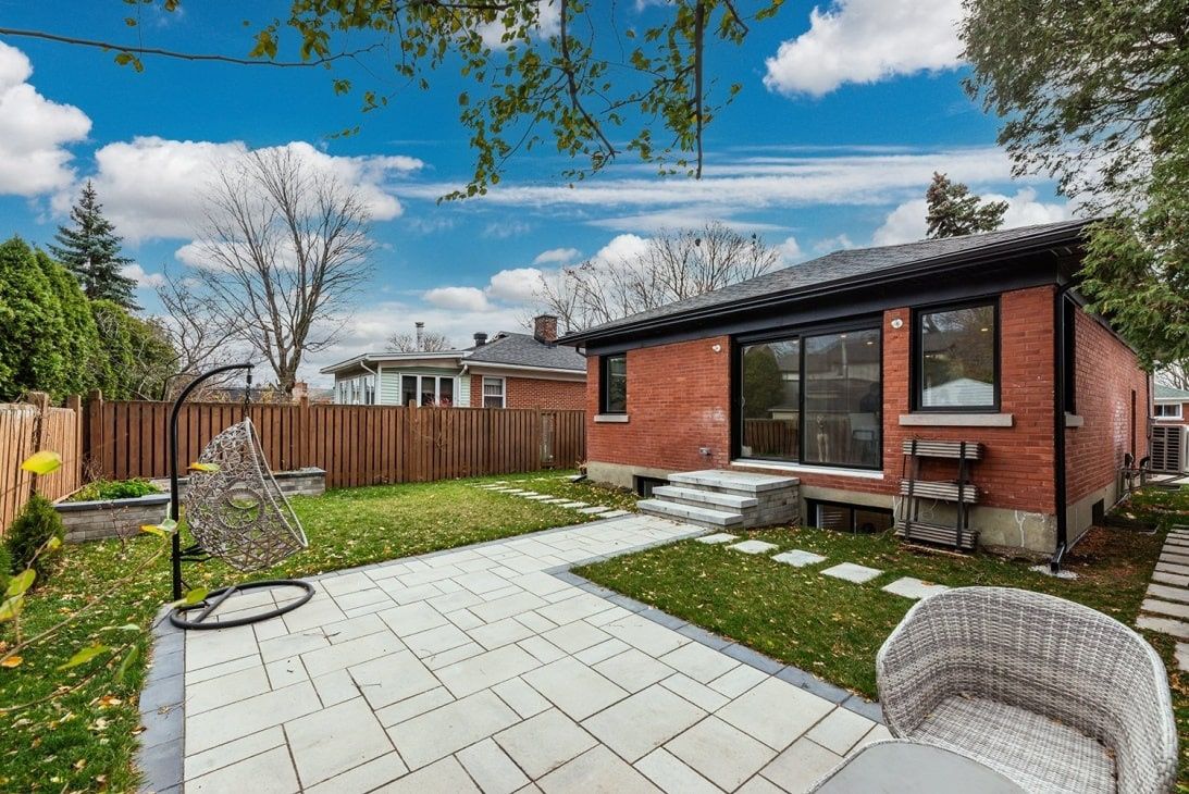 Patio et pergola d'un projet de Maisons unifamiliales près de Montréal/Laval/Longueuil (Grand Montréal) de psb Inc.