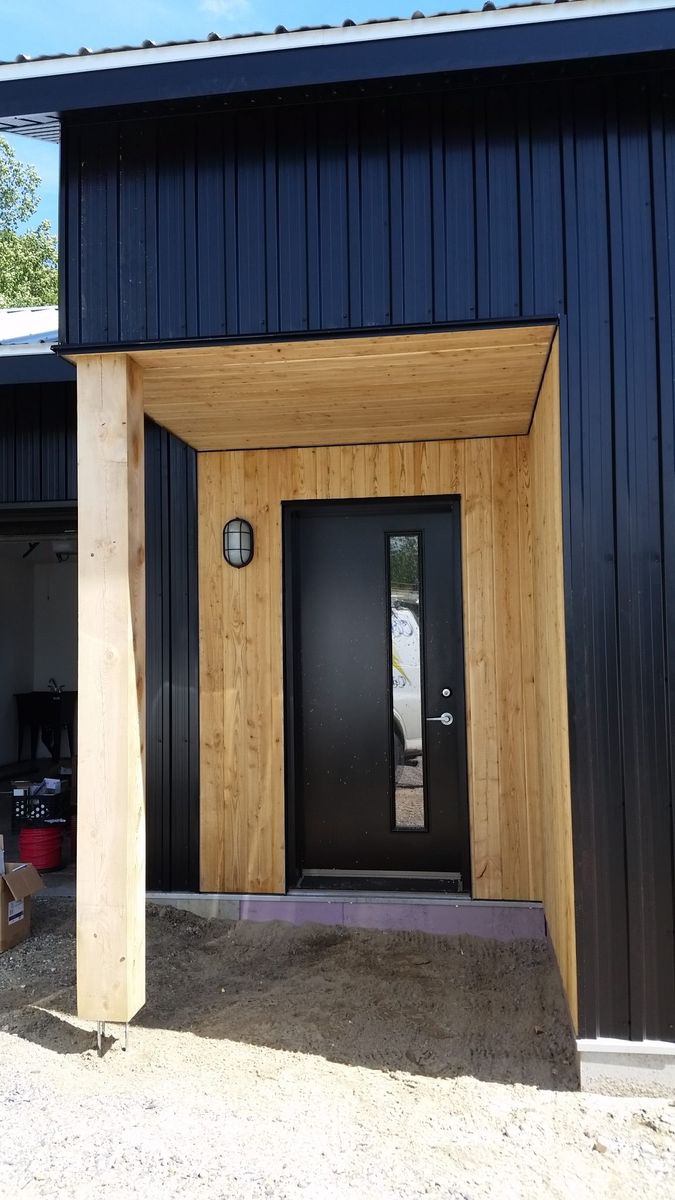 Pórtico y entrada de un proyecto de tipo Viviendas unifamiliares cerca de Drummondville (Centre-du-Québec) por McClure Construction