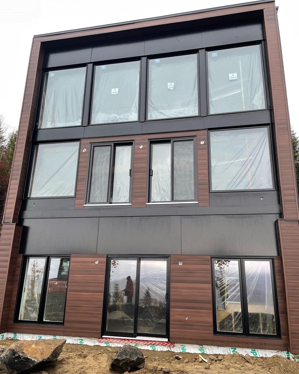 Fachada frontal de un proyecto de tipo Viviendas unifamiliares cerca de Joliette (Lanaudière) por Les Constructions du Patrimoine J.S. INC.