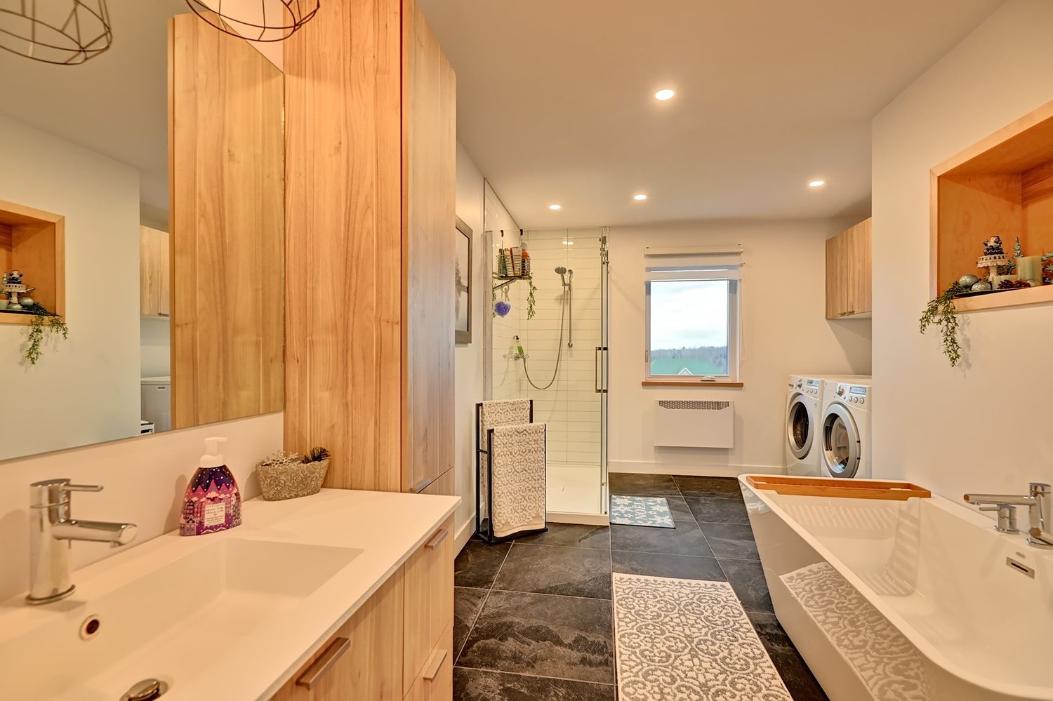 Baño completo de un proyecto de tipo Viviendas unifamiliares cerca de Sherbrooke (Estrie) por Claire Derome • courtière en immobilier résidentiel