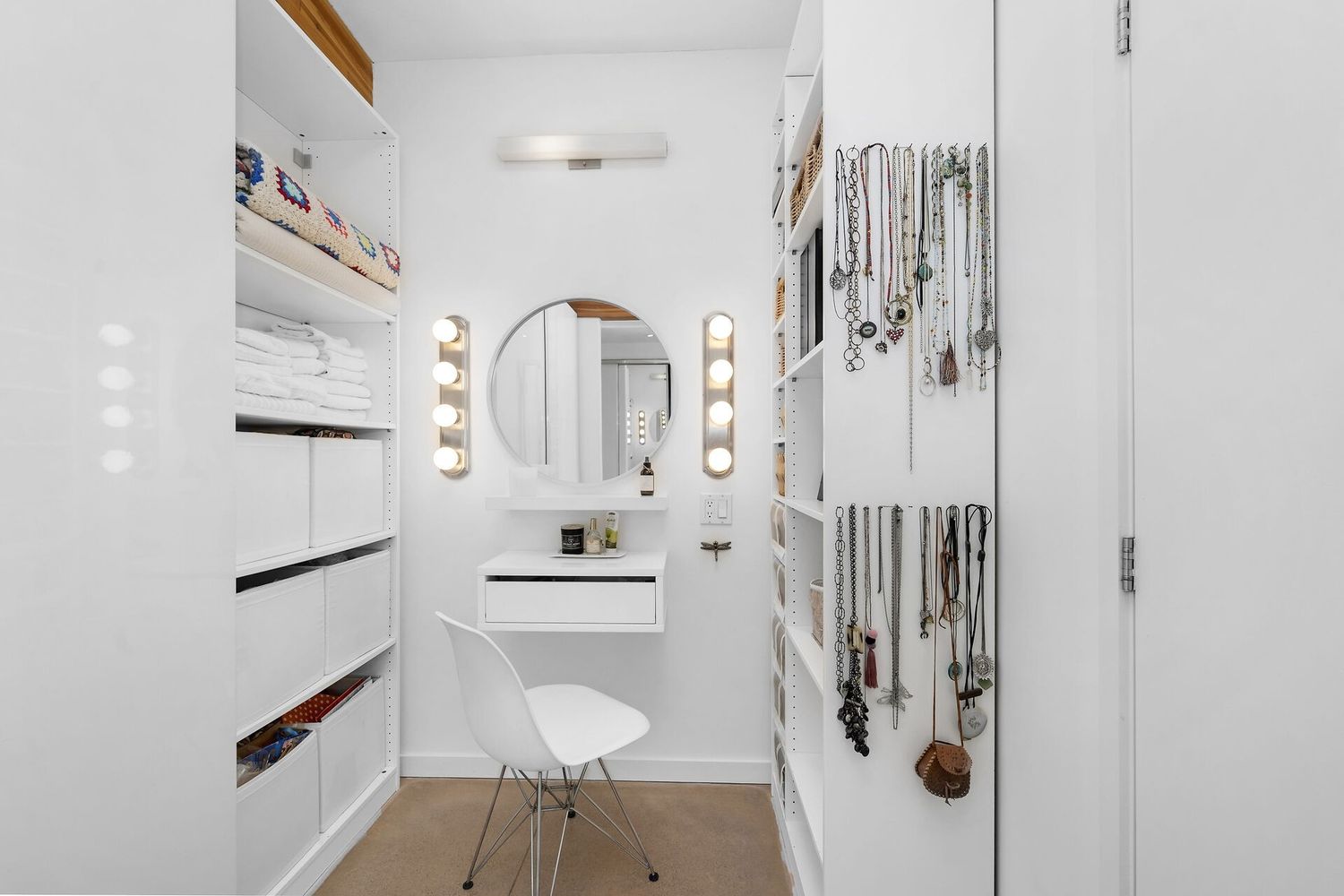 Walk-in et rangement d'un projet de Maisons unifamiliales près de Toronto (Grand Toronto) de Ann Shanahan Team