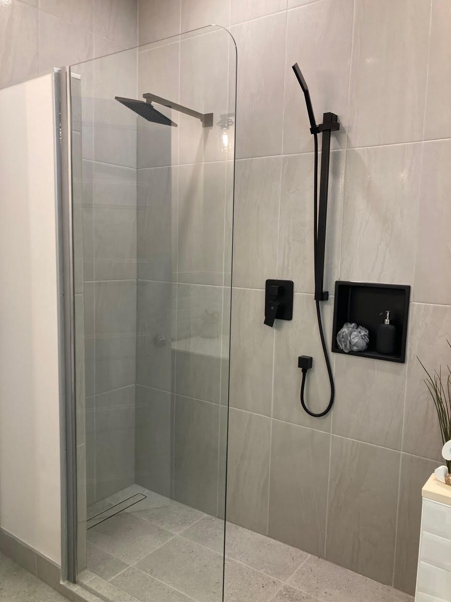 Bathroom from a Recovered materials project near Saint-Jerome (Laurentides) by L.Écono Écolo