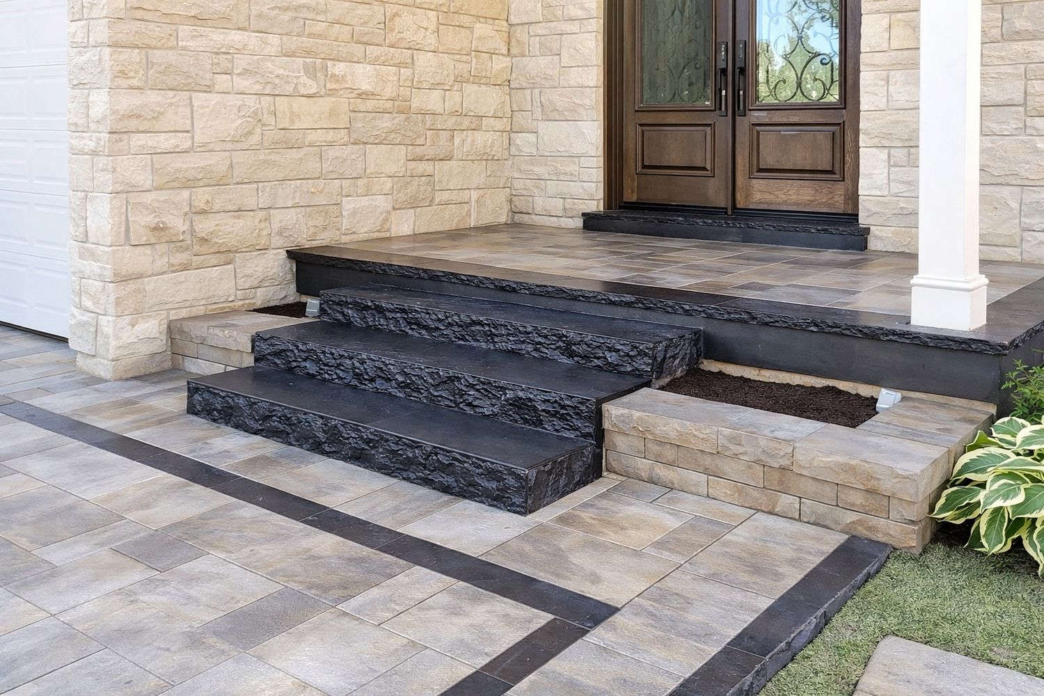 de un proyecto de tipo Entradas a patios y áreas de estacionamiento cerca de Toronto (Área metropolitana de Toronto) por Pinnacle Stone And Design