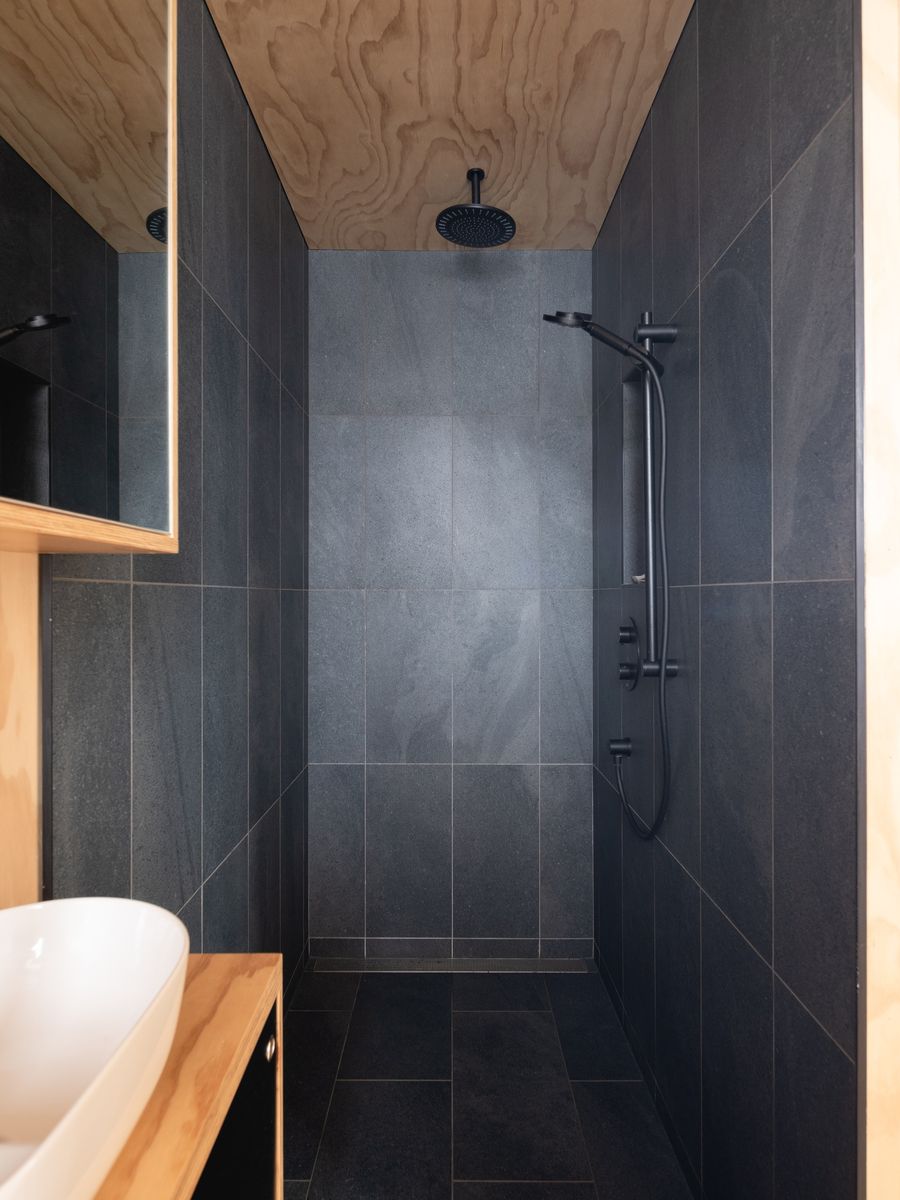 Baño completo de un proyecto de tipo Adiciones del segundo piso cerca de Montreal (Gran Montreal) por MOA