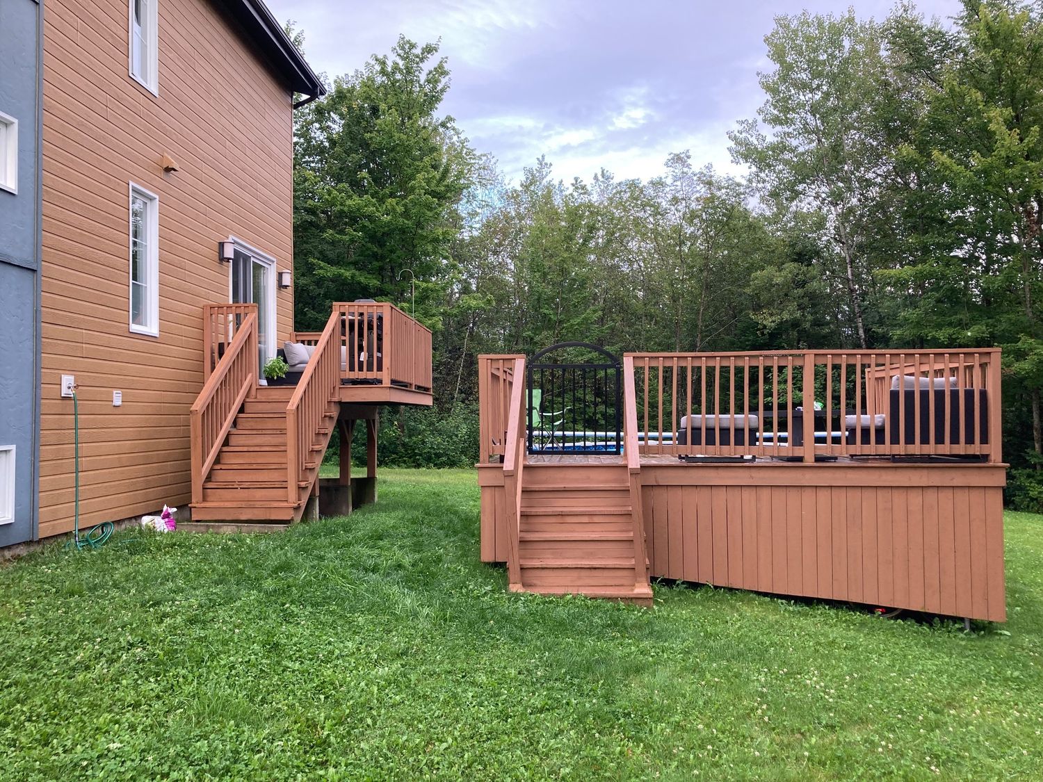 Deck & Balcony from a Exterior Balconies project near Sherbrooke (Estrie) by Jhojan Hihui