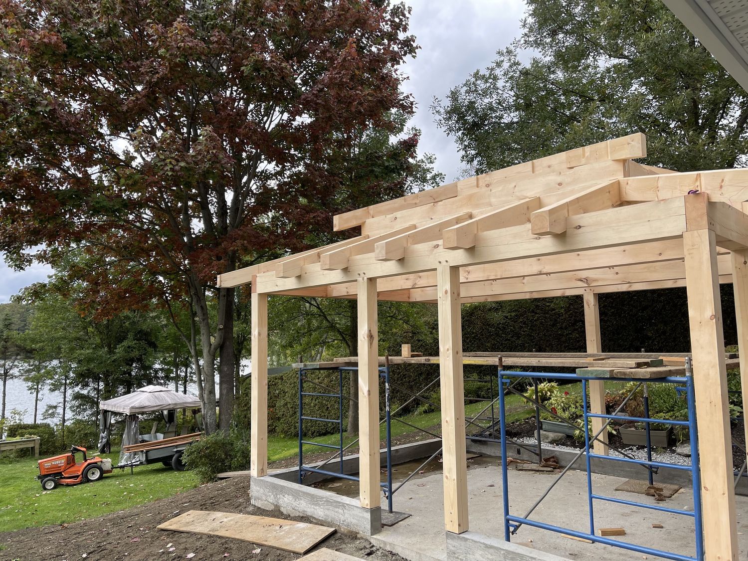 Trabajos de paisajismo de un proyecto de tipo Patios, pérgolas y gazebos cerca de Sherbrooke (Estrie) por Construction Latulippe