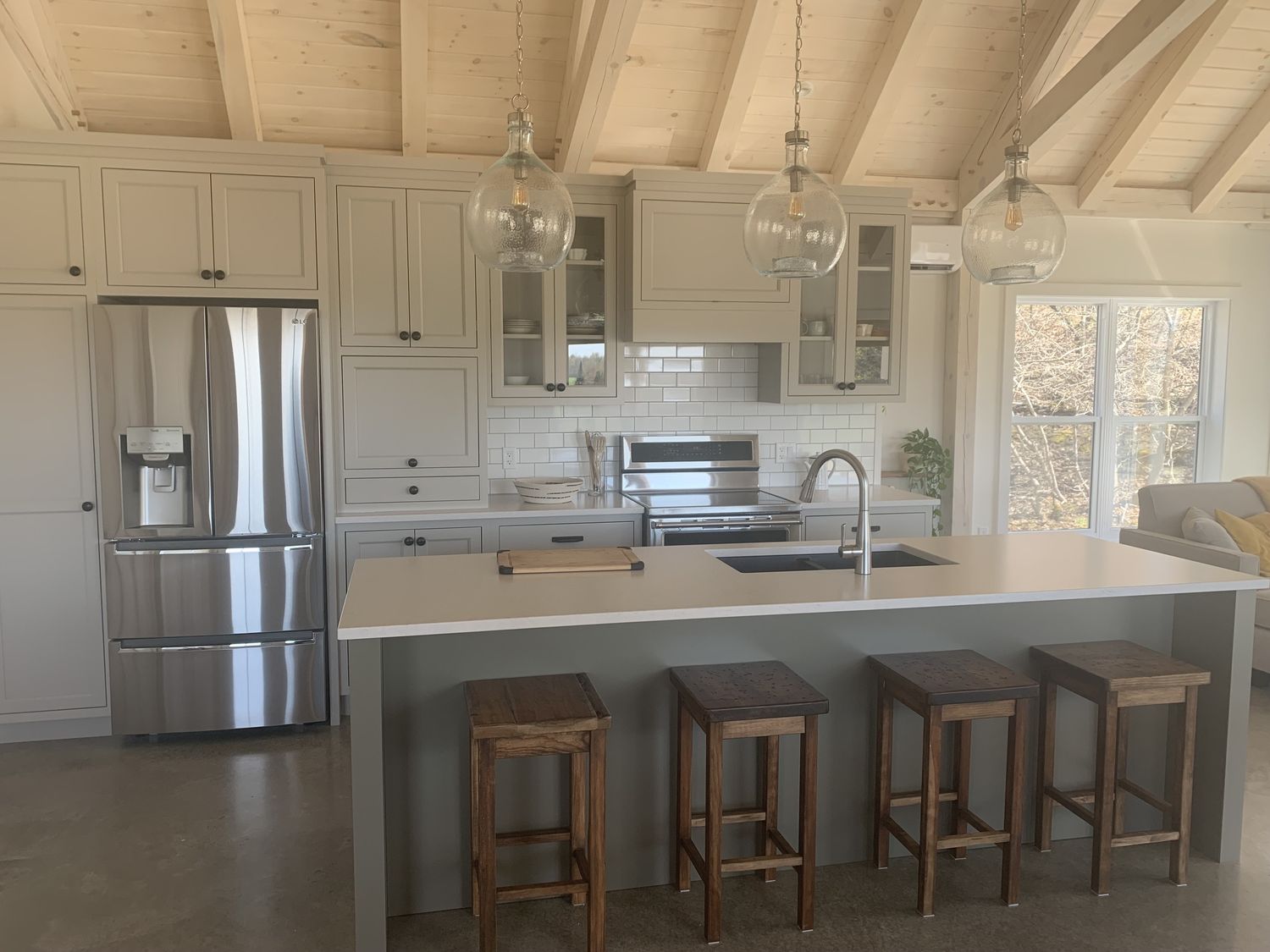Kitchen from a Solid wood frames project near Sherbrooke (Estrie) by Construction Latulippe