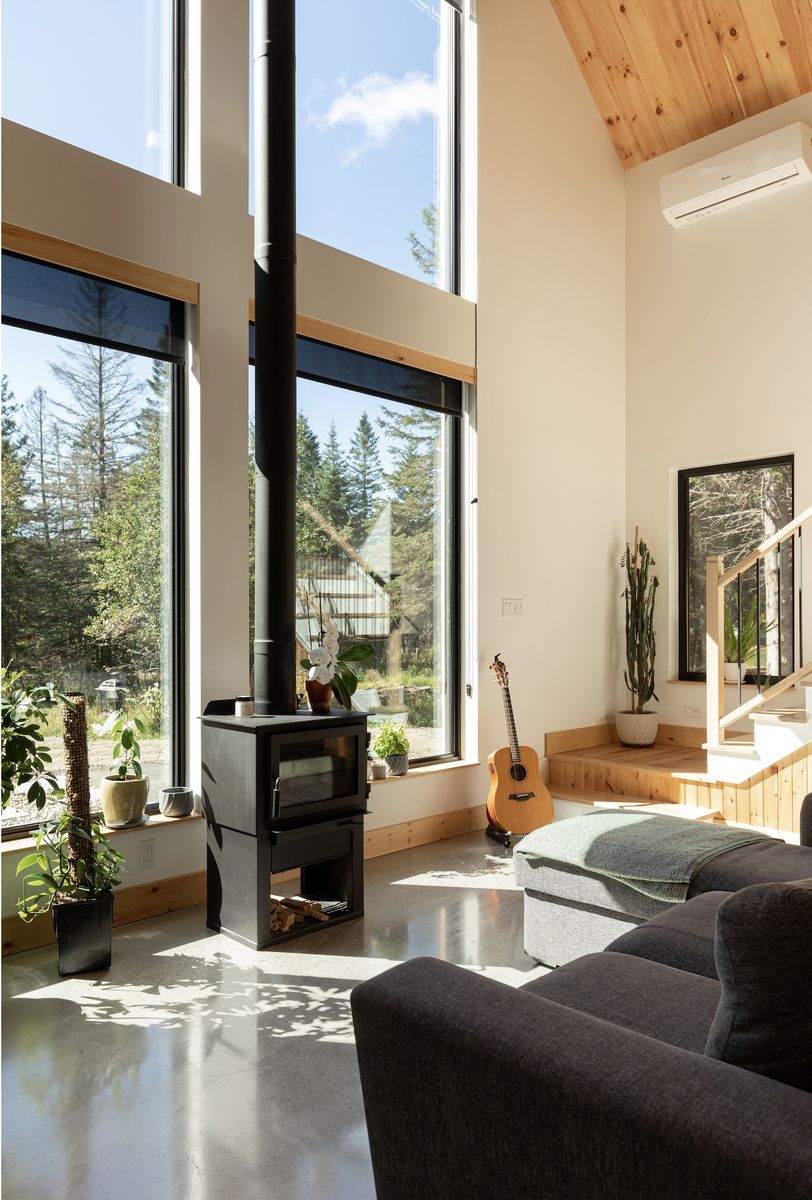 Sala de un proyecto de tipo Viviendas unifamiliares cerca de Saint-Jérôme (Laurentides) por Toundra construction