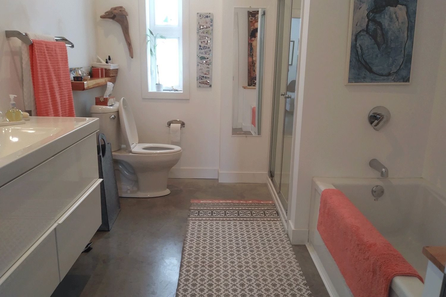 Bathroom from a Second Floor Additions project near Quebec City - Levis by Quinzhee Architecture