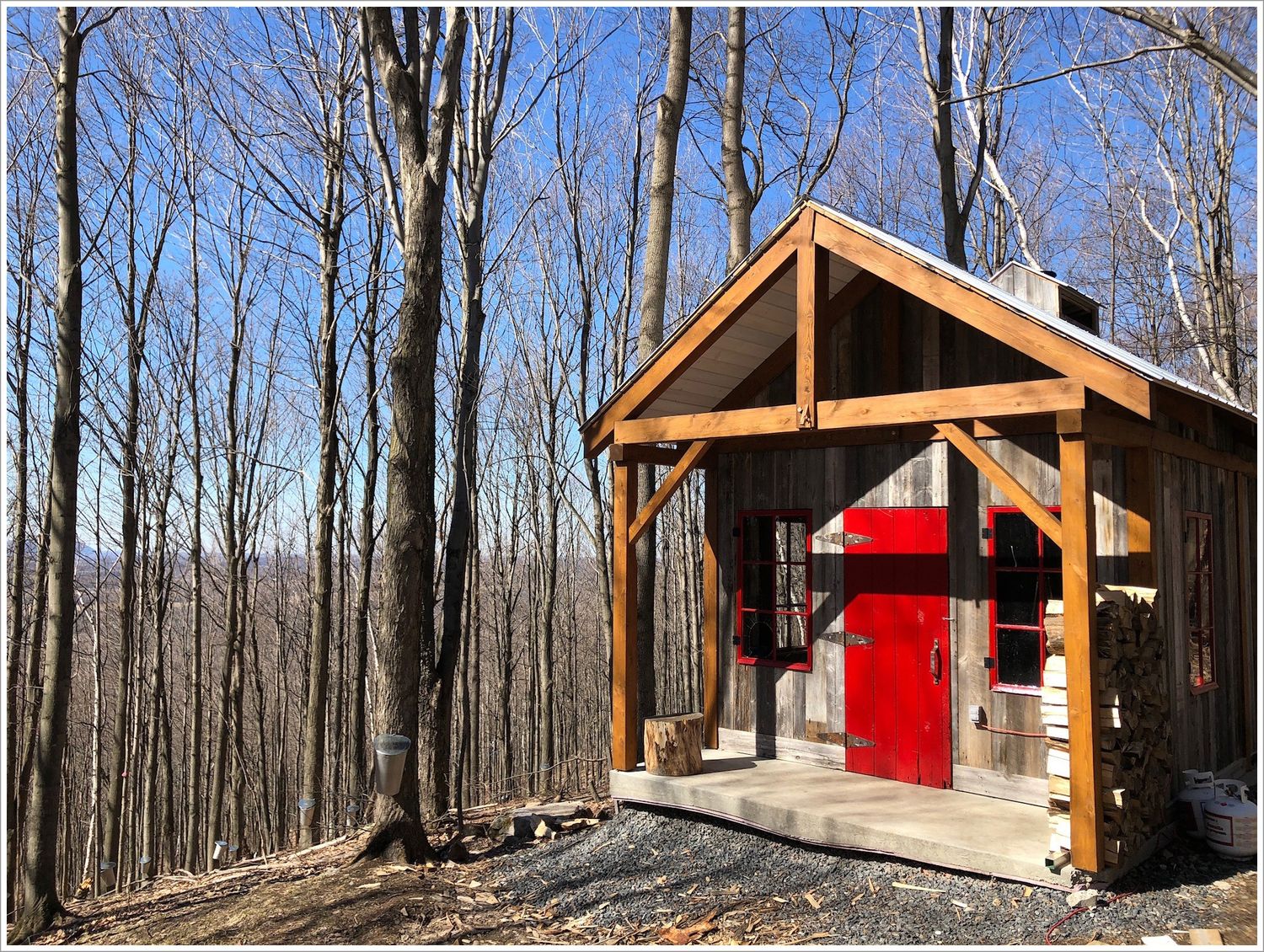 Garage & Shed from a Solid wood frames project near Sherbrooke (Estrie) by Noble Élément Structure