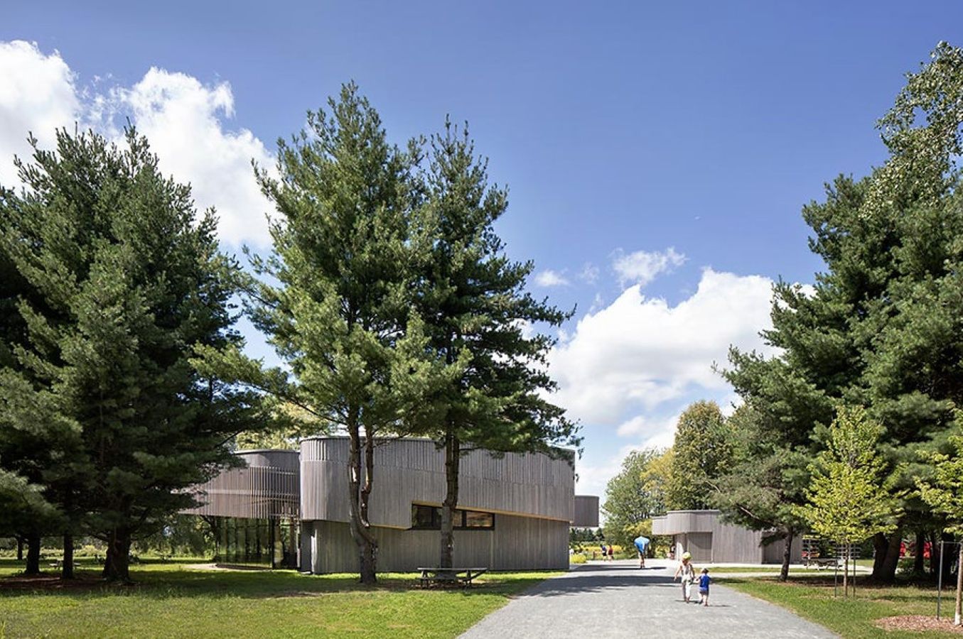 Façade avant d'un projet de Aménagement du territoire rural et régional près de Montréal/Laval/Longueuil (Grand Montréal) de Smith Vigeant Architectes