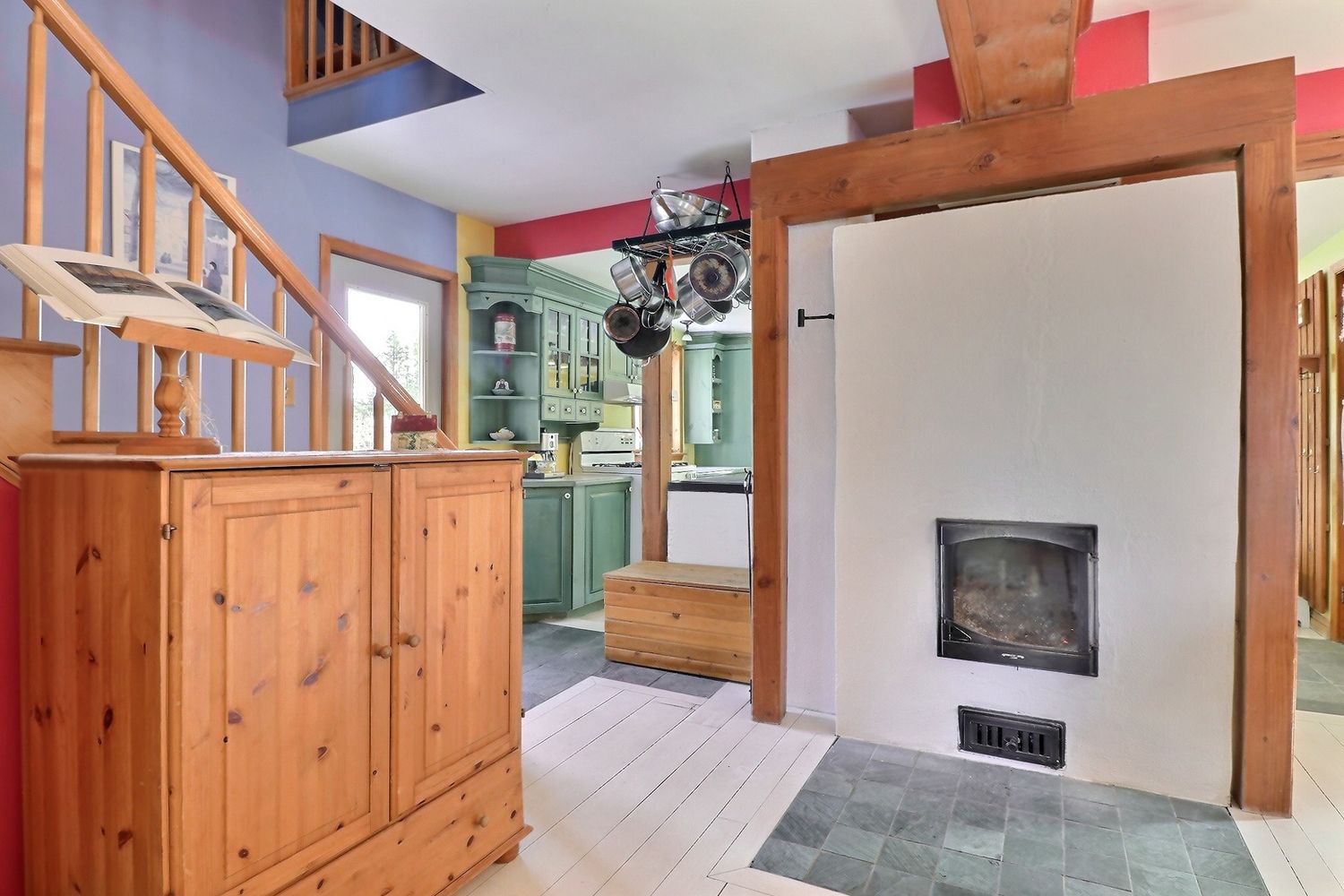 Salón familiar de un proyecto de tipo Viviendas unifamiliares cerca de Sherbrooke (Estrie) por Claire Derome • courtière en immobilier résidentiel