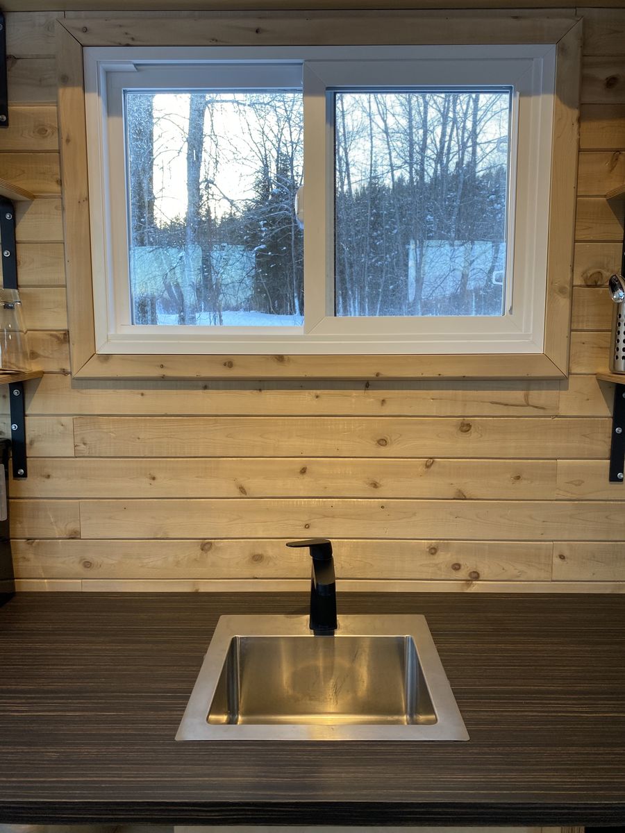 Cuisine d'un projet de Mini et micro-maisons près de Rimouski (Bas-Saint-Laurent) de CAMM Construction