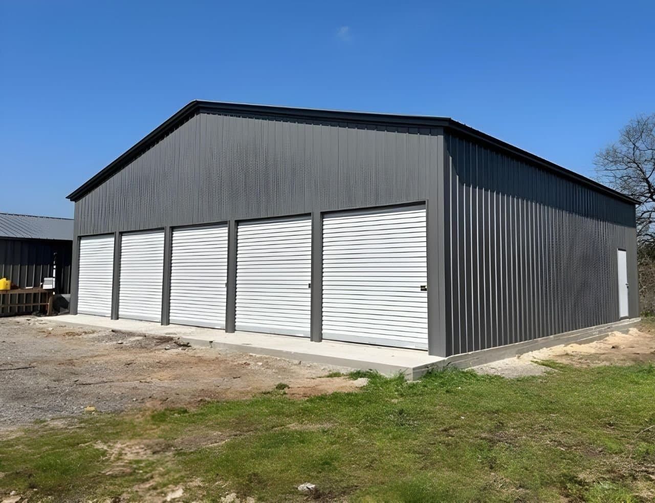 Garage et cabanon d'un projet de Garages près de Austin de Metal America