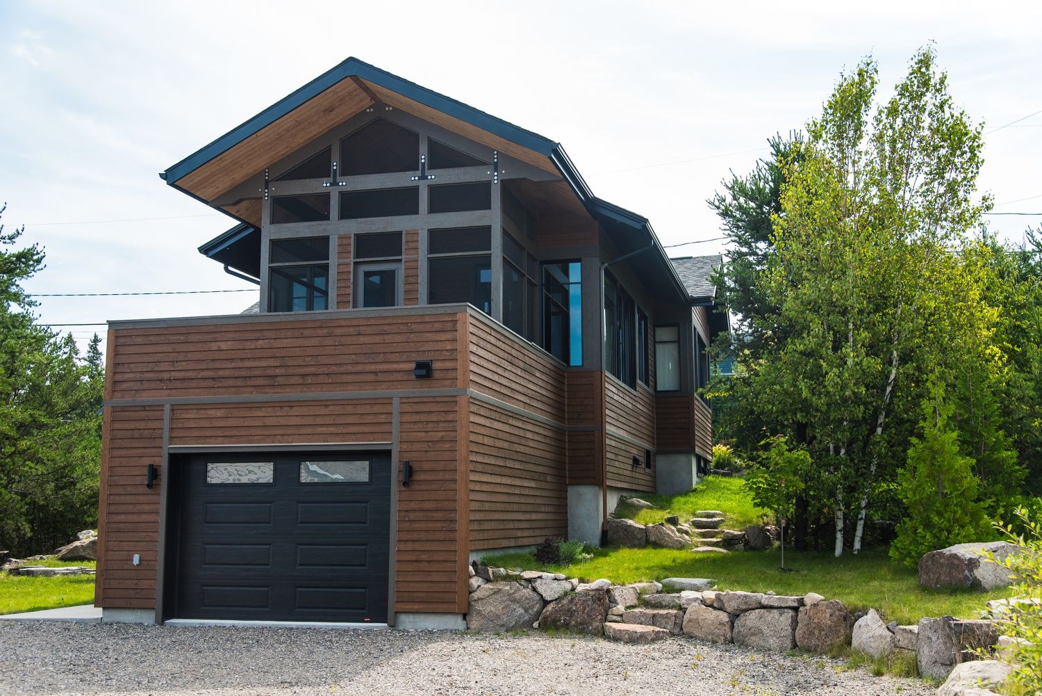 Entrée de cour d'un projet de Maisons unifamiliales près de Saint-Jérôme/Blainville (Laurentides) de Écohabitations boréales