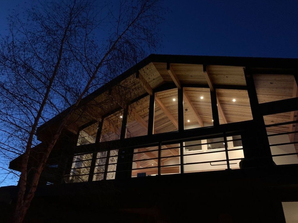 Acabado exterior de un proyecto de tipo Casas Prefabricadas y modulares cerca de Valle del Fraser por Adaptive Homes