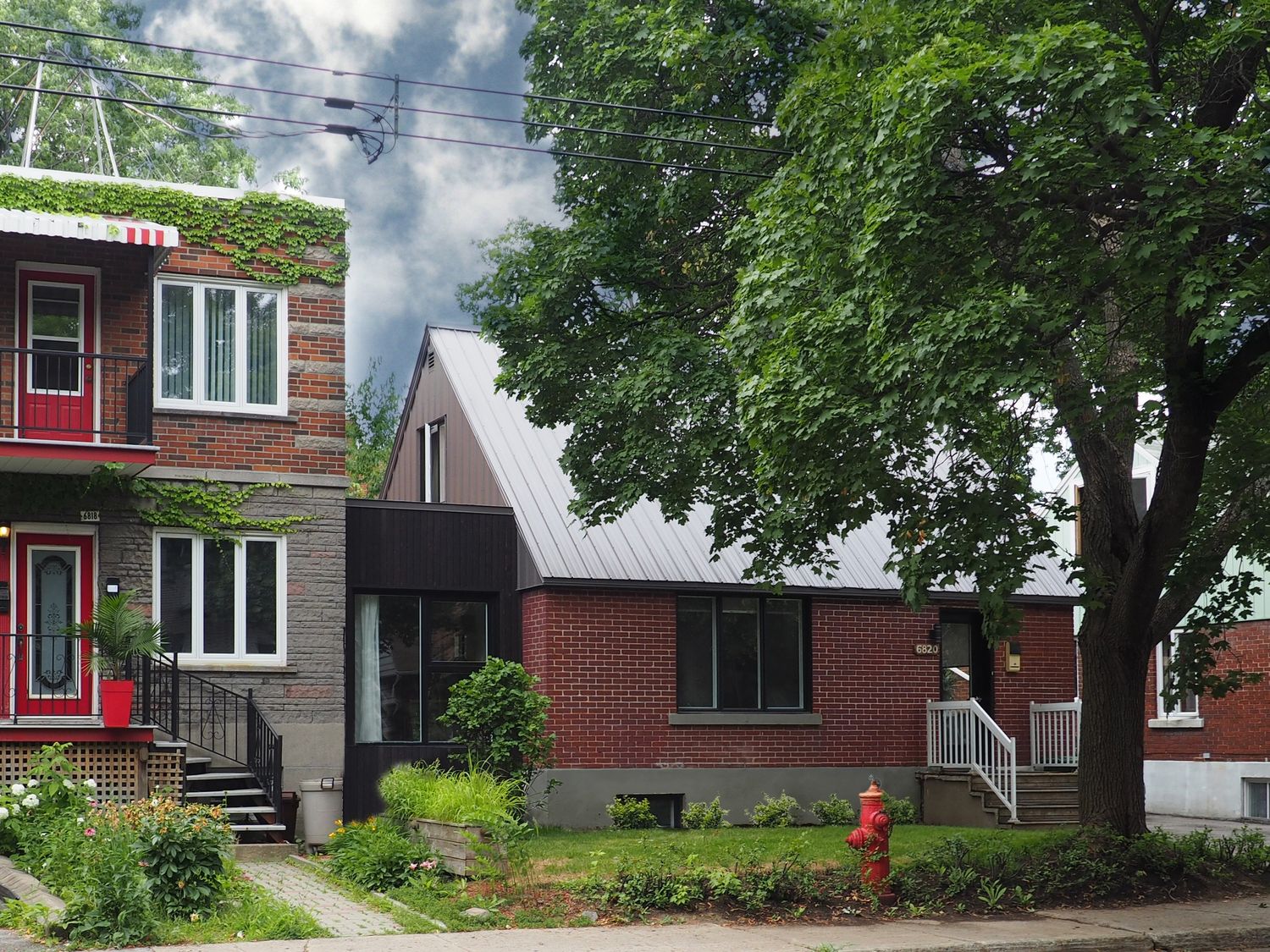 Fachada frontal de un proyecto de tipo Ampliaciones del hogar cerca de Montreal (Gran Montreal) por MOA