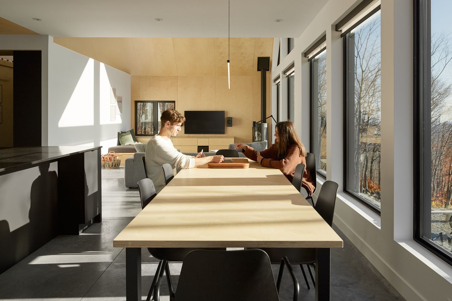 Salle à manger d'un projet de Maisons unifamiliales près de Granby/Bromont/Cowansville (Estrie) de Écorce architecture écologique
