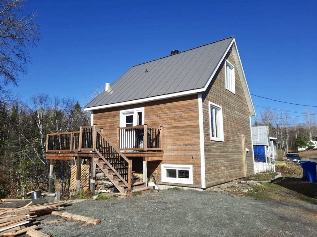 Exterior Finishes from a Single family homes project near Rimouski (Bas-Saint-Laurent) by La Couverte Construction Communautaire
