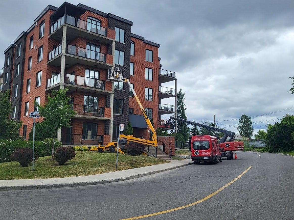 Travaux - Extérieur d'un projet de Calfeutrage près de Montréal/Laval/Longueuil (Grand Montréal) de Calfeutrage Apex Inc