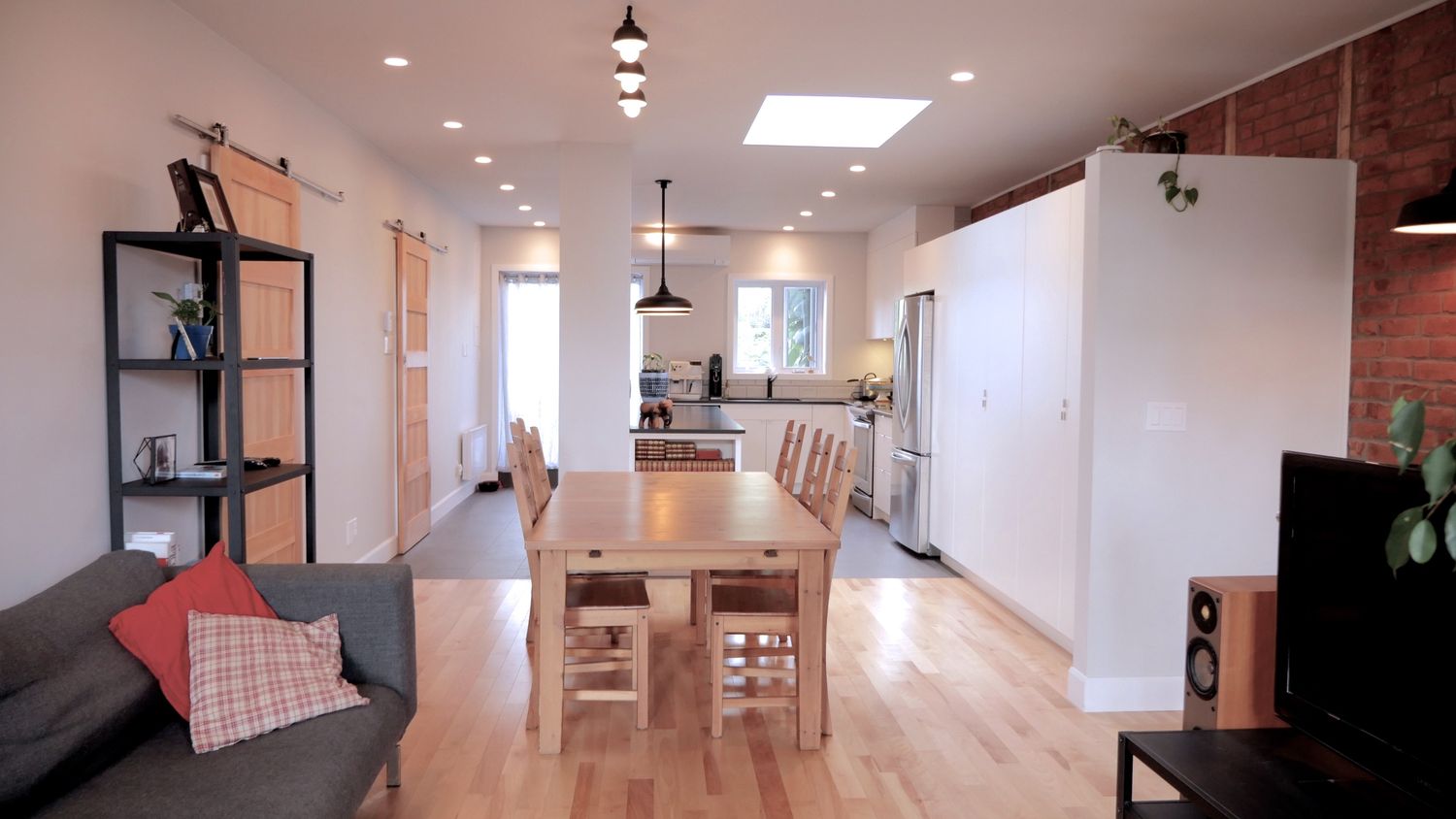 Comedor de un proyecto de tipo Cocinas cerca de Montreal (Gran Montreal) por À l' Aube - Designer & cuisiniste