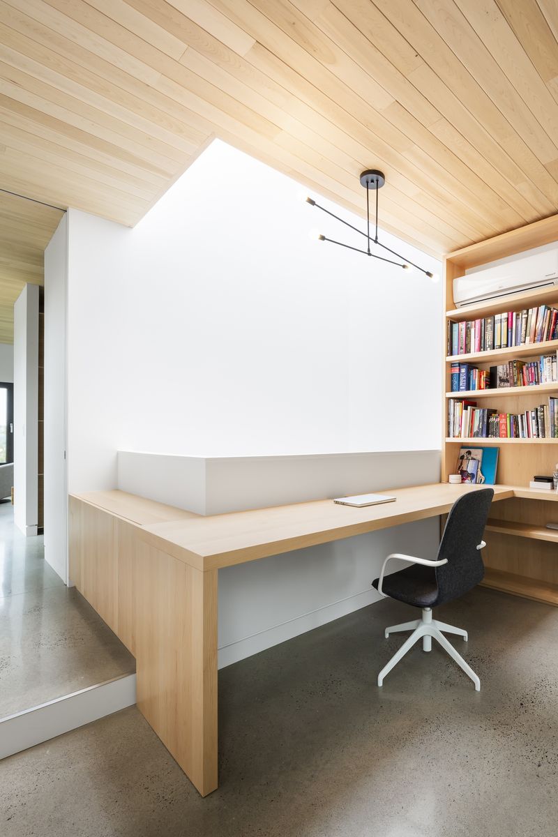 Home Office from a Single family homes project near Montreal (Greater Montreal) by Écohabitations boréales