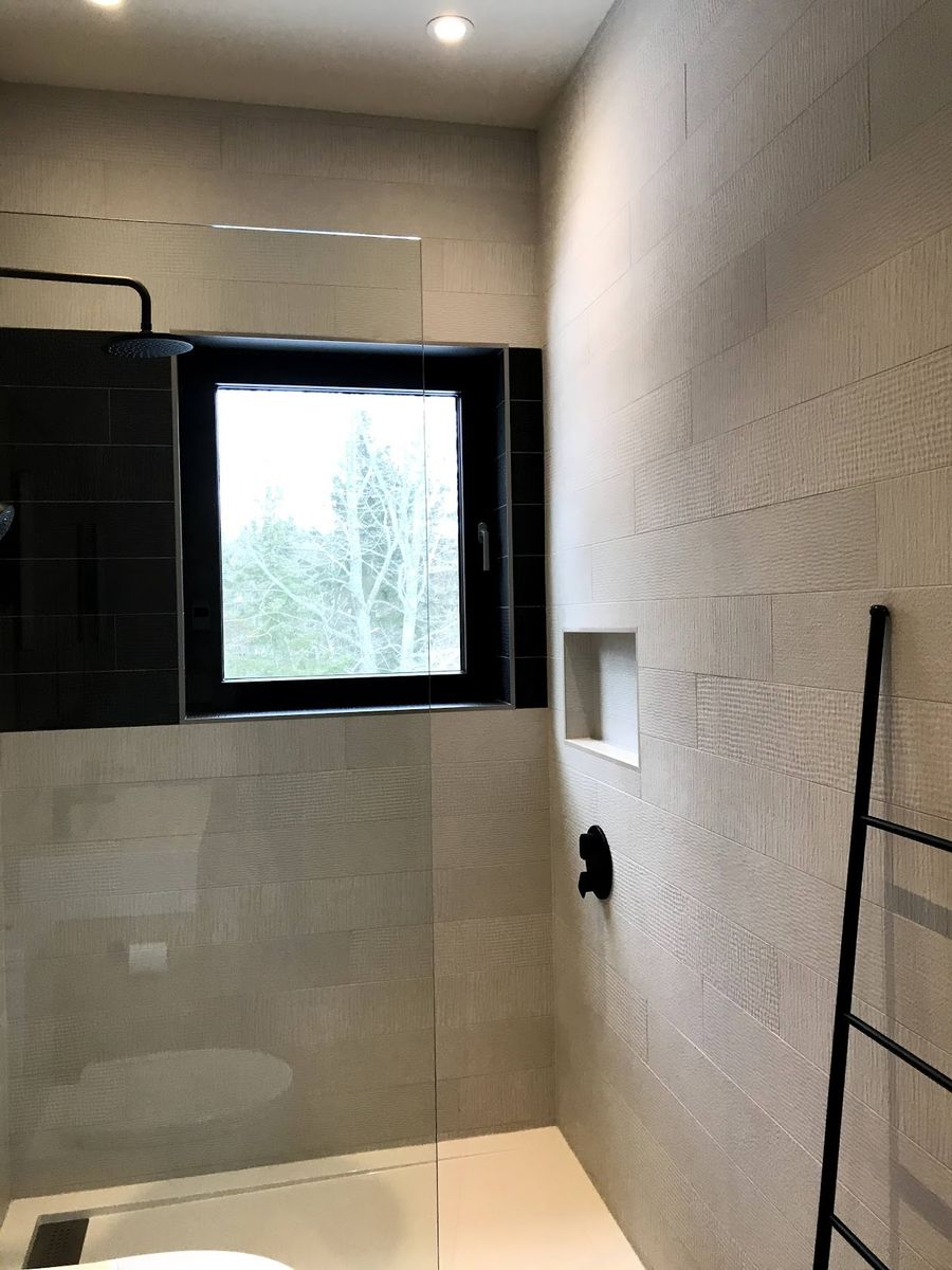 Baño completo de un proyecto de tipo Ampliaciones del hogar cerca de Sherbrooke (Estrie) por Ann