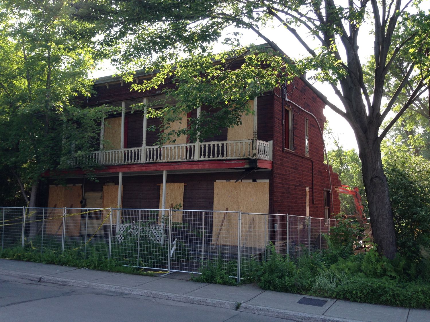 Travaux - Extérieur d'un projet de Maisons unifamiliales près de Montréal/Laval/Longueuil (Grand Montréal) de Les Constructions du Patrimoine J.S. INC.