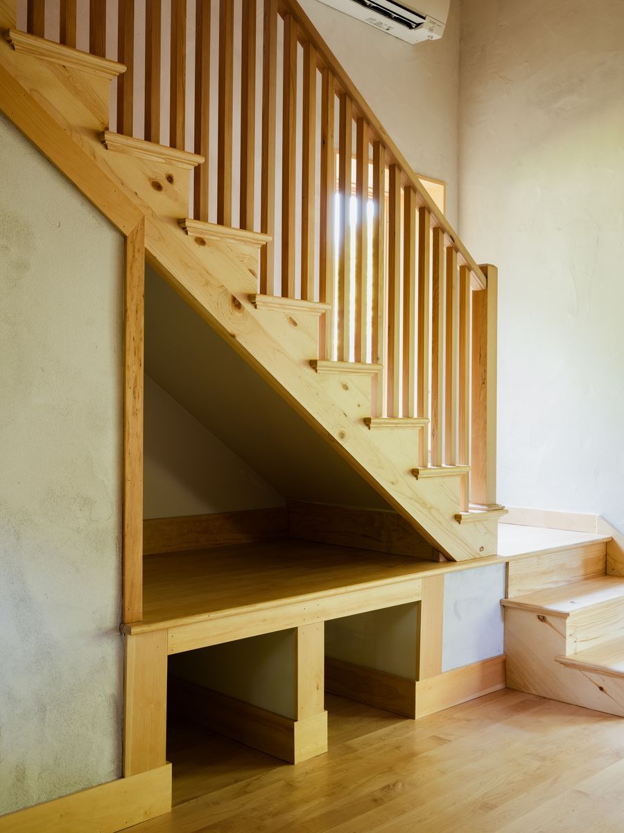 Escaliers d'un projet de Unités d'habitation accessoires (UHA) près de Burlington de New Frameworks