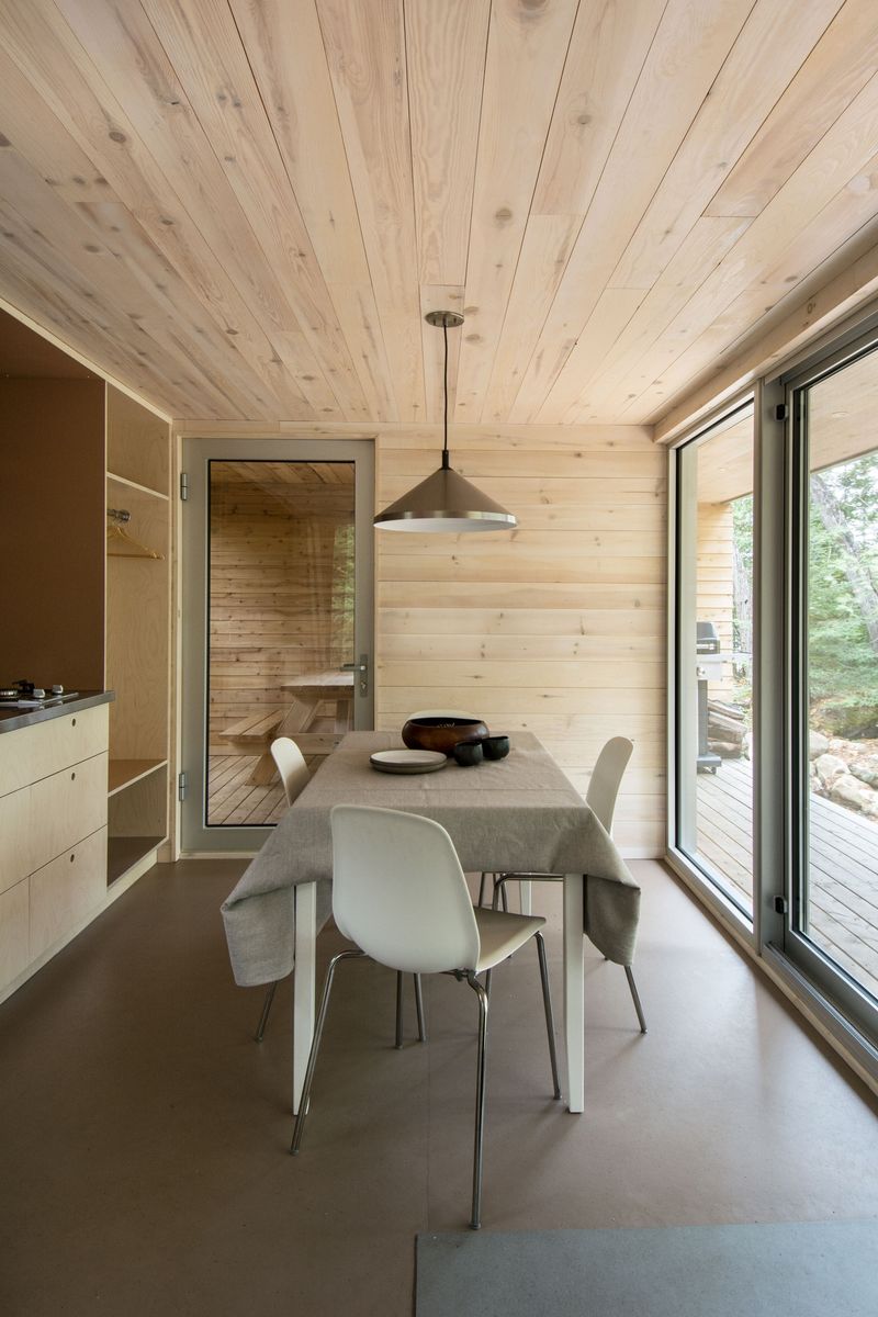 Dining Room from a Tiny Houses project near Gatineau (Outaouais) by Atelier L'Abri