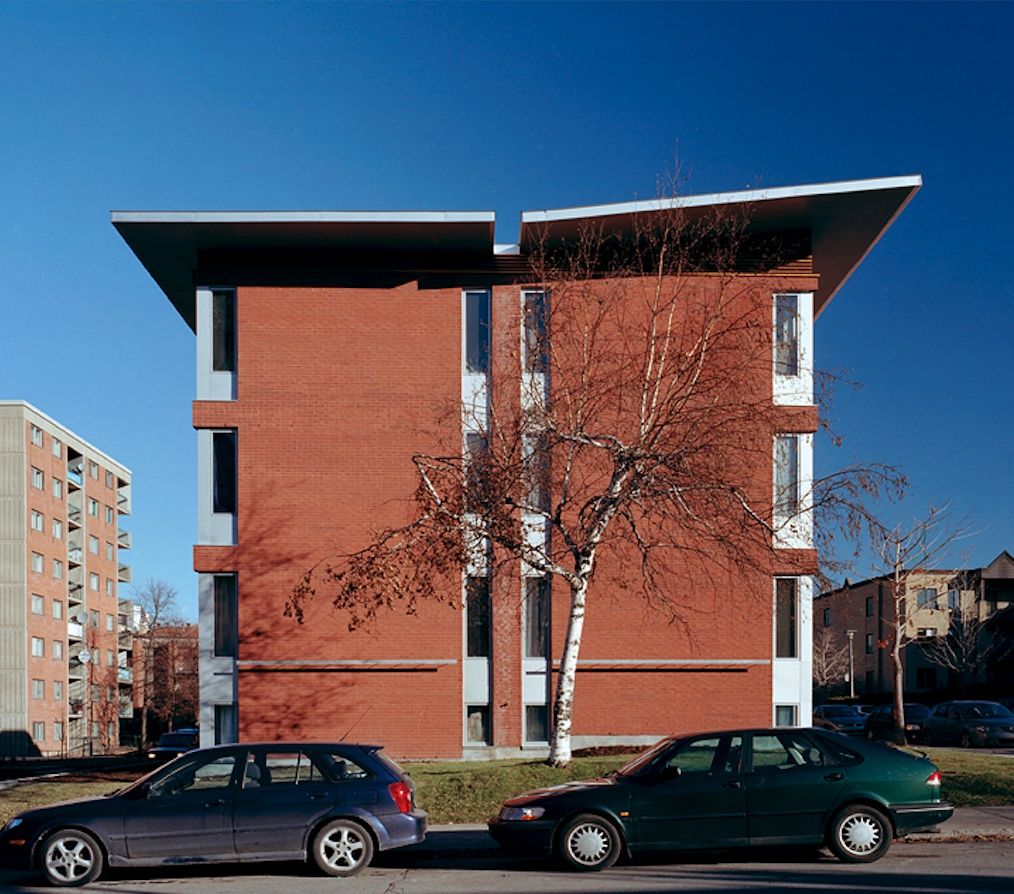 Acabado exterior de un proyecto de tipo Condominios, apartamentos cerca de Montreal (Gran Montreal) por Le Workshop | architecture + NATURE Inc.