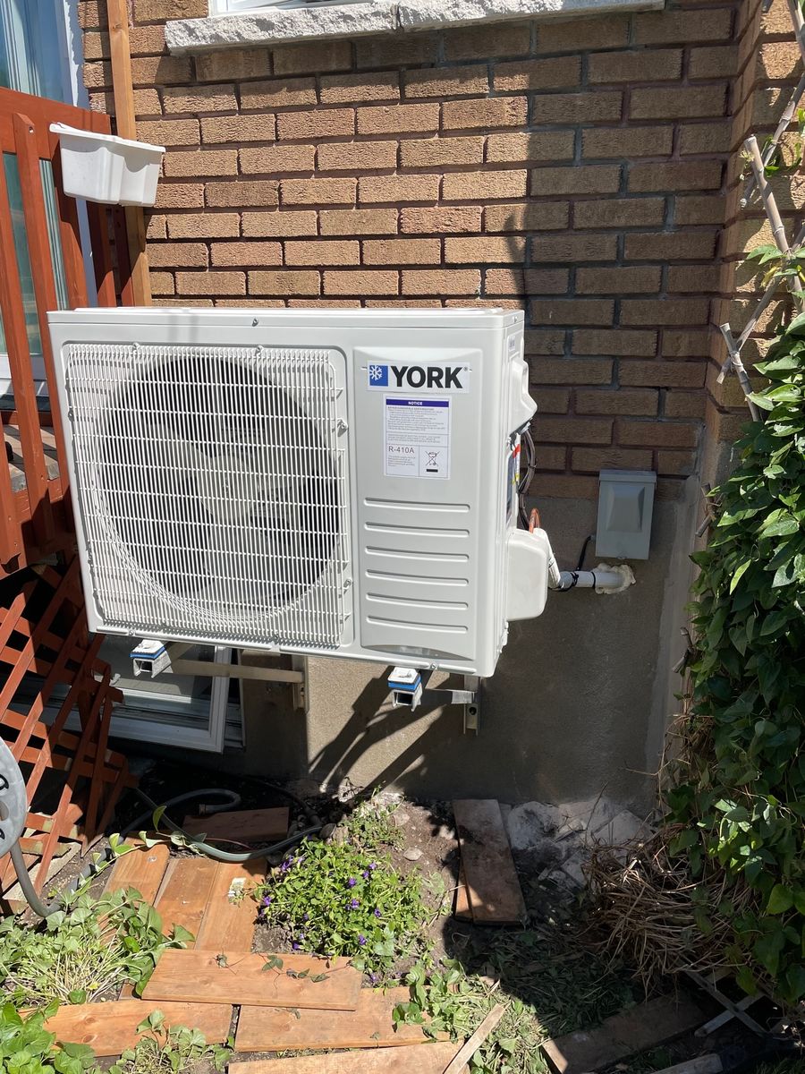 Building mechanicals from a Heating with thermal storage project near Montreal (Greater Montreal) by Groupe Jr inc