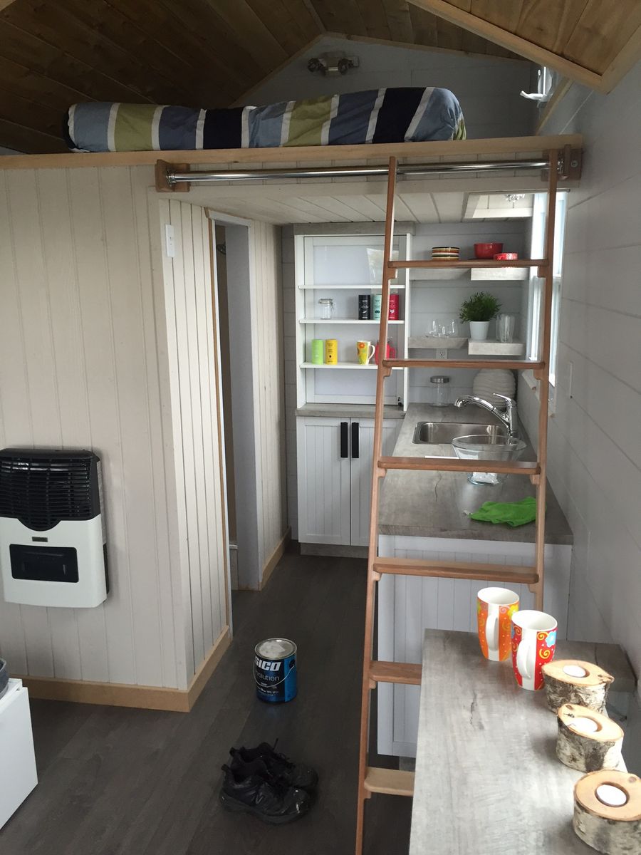 Kitchen from a Tiny Houses project near Montreal (Greater Montreal) by Bâtiment Préfab