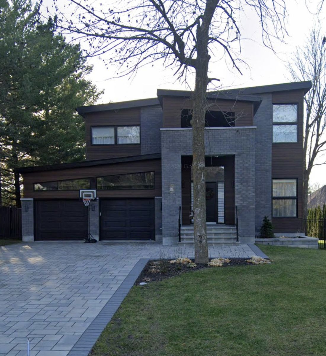 Fachada frontal de un proyecto de tipo Viviendas unifamiliares cerca de Montreal (Gran Montreal) por Construction VERTicale