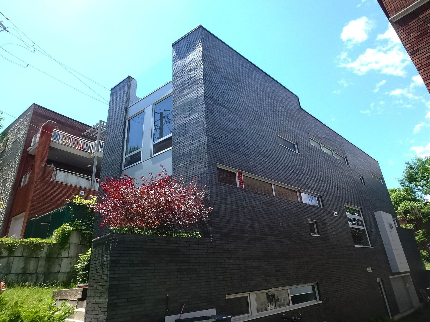 Finition extérieur d'un projet de Condos et logements près de Montréal/Laval/Longueuil (Grand Montréal) de Zaraté Lavigne Architectes